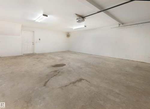 5908 Mullen Way, Edmonton, AB - Indoor Photo Showing Garage