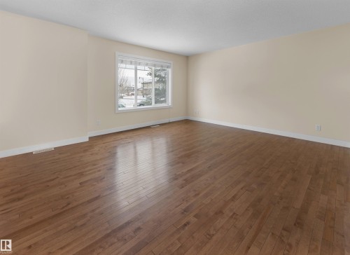 5908 Mullen Way, Edmonton, AB - Indoor Photo Showing Other Room