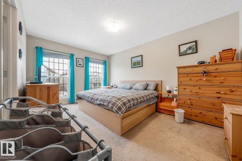 The property features a spacious room with light-colored walls and carpeted flooring - 3109 Carpenter Landing, Edmonton, AB - Indoor Photo Showing Bedroom