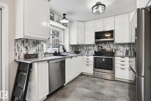 17 Lepine Place, St. Albert, AB - Indoor Photo Showing Kitchen With Upgraded Kitchen