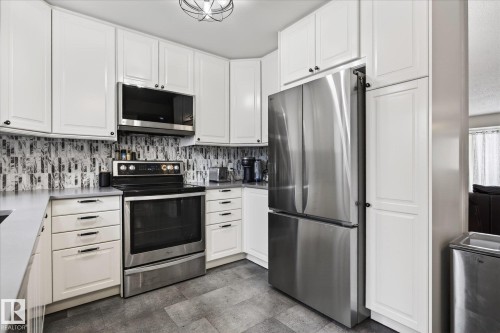 17 Lepine Place, St. Albert, AB - Indoor Photo Showing Kitchen