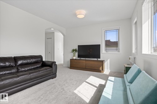 7 Escada Close, St. Albert, AB - Indoor Photo Showing Living Room