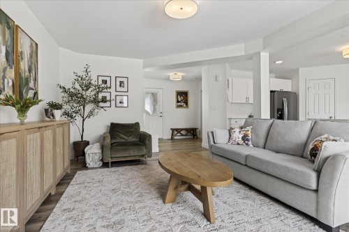7 Escada Close, St. Albert, AB - Indoor Photo Showing Living Room