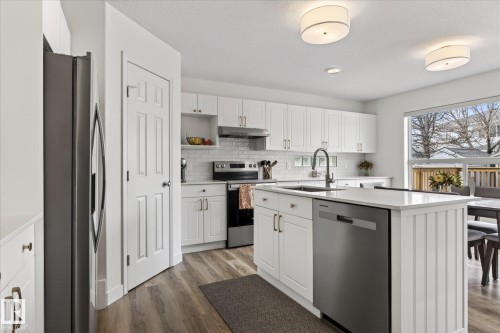 7 Escada Close, St. Albert, AB - Indoor Photo Showing Kitchen