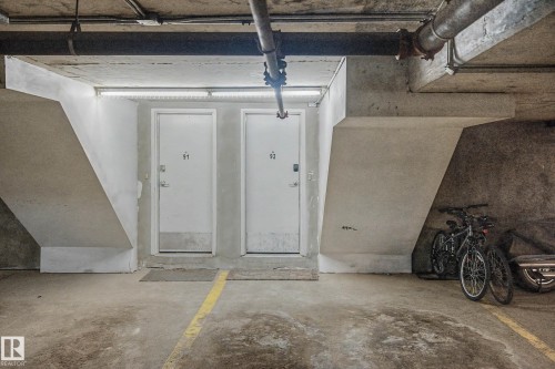 92 13825 155 Avenue, Edmonton, AB - Indoor Photo Showing Garage