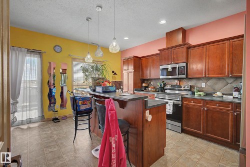 92 13825 155 Avenue, Edmonton, AB - Indoor Photo Showing Kitchen