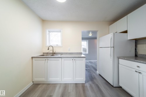 11912 77 Street, Edmonton, AB - Indoor Photo Showing Kitchen