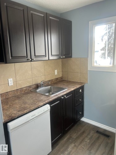 11504 139 Avenue, Edmonton, AB - Indoor Photo Showing Kitchen