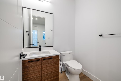 9715 87 Street, Edmonton, AB - Indoor Photo Showing Bathroom