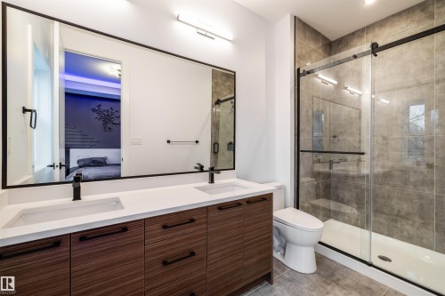 9715 87 Street, Edmonton, AB - Indoor Photo Showing Bathroom