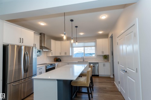 6078 Naden Landing, Edmonton, AB - Indoor Photo Showing Kitchen With Upgraded Kitchen