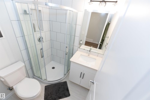 6078 Naden Landing, Edmonton, AB - Indoor Photo Showing Bathroom