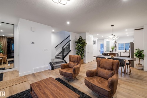 10814 108 Street, Edmonton, AB - Indoor Photo Showing Living Room