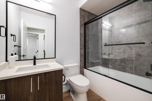 10814 108 Street, Edmonton, AB - Indoor Photo Showing Bathroom