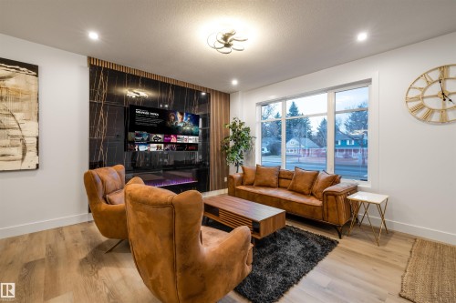 10814 108 Street, Edmonton, AB - Indoor Photo Showing Living Room