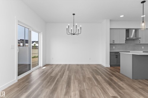 1066 Cristall Crescent Sw, Edmonton, AB - Indoor Photo Showing Kitchen