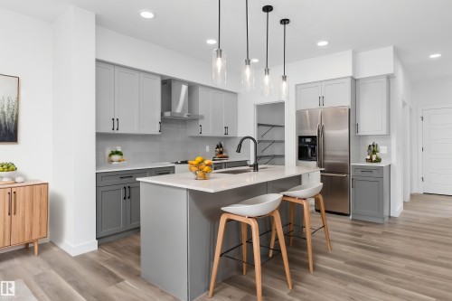 1066 Cristall Crescent Sw, Edmonton, AB - Indoor Photo Showing Kitchen With Upgraded Kitchen