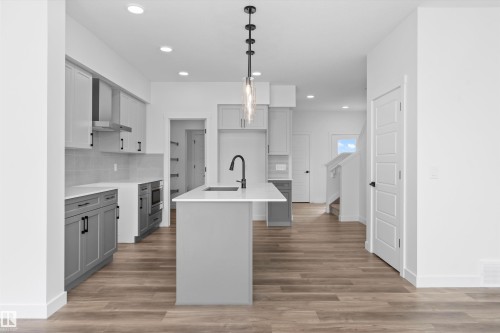1066 Cristall Crescent Sw, Edmonton, AB - Indoor Photo Showing Kitchen With Upgraded Kitchen