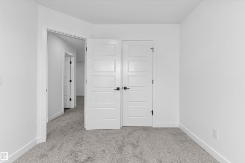 1066 Cristall Crescent Sw, Edmonton, AB - Indoor Photo Showing Other Room
