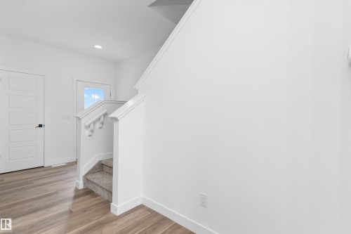 1066 Cristall Crescent Sw, Edmonton, AB - Indoor Photo Showing Other Room