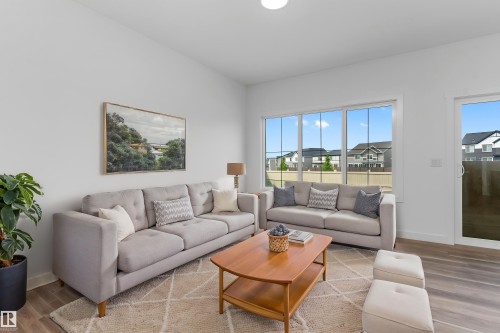 1066 Cristall Crescent Sw, Edmonton, AB - Indoor Photo Showing Living Room