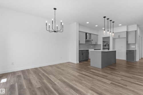 1066 Cristall Crescent Sw, Edmonton, AB - Indoor Photo Showing Kitchen With Upgraded Kitchen