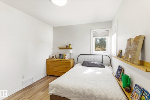 16 Perrault Place, St. Albert, AB - Indoor Photo Showing Bedroom