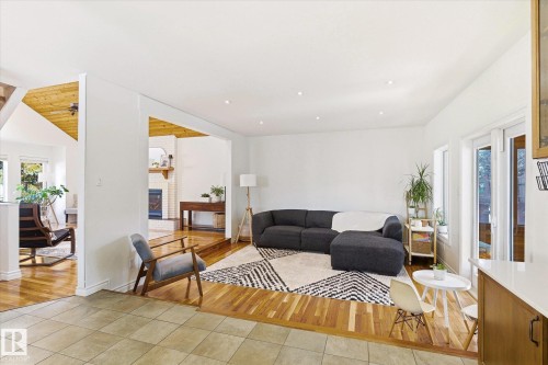 16 Perrault Place, St. Albert, AB - Indoor Photo Showing Living Room