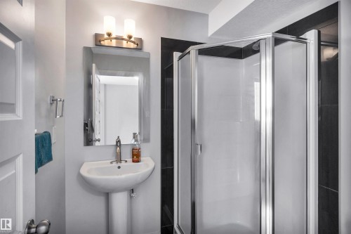 57 723 172 Street, Edmonton, AB - Indoor Photo Showing Bathroom