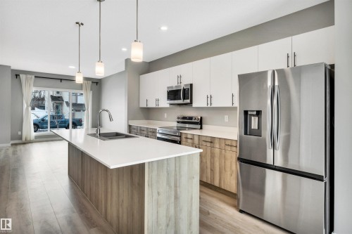 6256 175 Avenue, Edmonton, AB - Indoor Photo Showing Kitchen With Stainless Steel Kitchen With Double Sink With Upgraded Kitchen