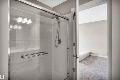 6256 175 Avenue, Edmonton, AB - Indoor Photo Showing Bathroom