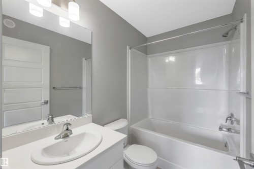 6256 175 Avenue, Edmonton, AB - Indoor Photo Showing Bathroom