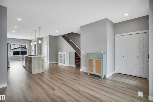 6256 175 Avenue, Edmonton, AB - Indoor Photo Showing Kitchen