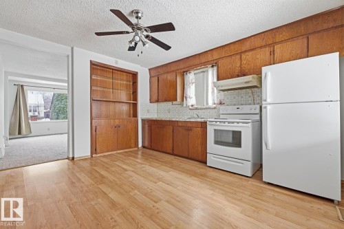 12134 96 Street Nw, Edmonton, AB - Indoor Photo Showing Kitchen