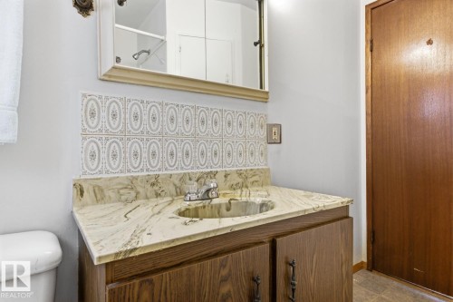 12134 96 Street Nw, Edmonton, AB - Indoor Photo Showing Bathroom