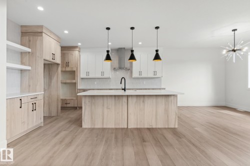 153 Caledon Crescent, Spruce Grove, AB - Indoor Photo Showing Kitchen With Upgraded Kitchen