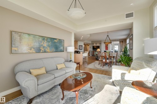 1003 9020 Jasper Avenue, Edmonton, AB - Indoor Photo Showing Living Room