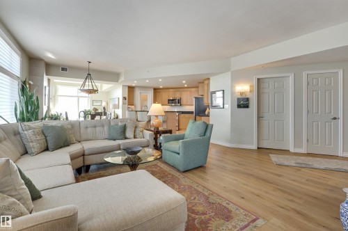 1003 9020 Jasper Avenue, Edmonton, AB - Indoor Photo Showing Living Room