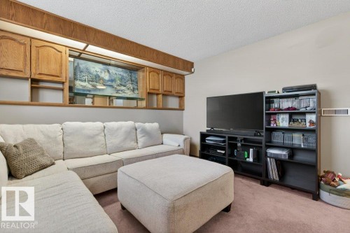 17525 92 Street, Edmonton, AB - Indoor Photo Showing Living Room
