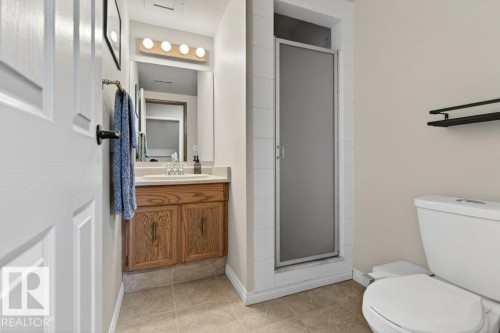 17525 92 Street, Edmonton, AB - Indoor Photo Showing Bathroom