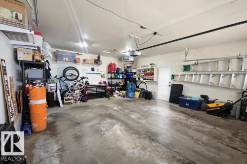 17525 92 Street, Edmonton, AB - Indoor Photo Showing Garage