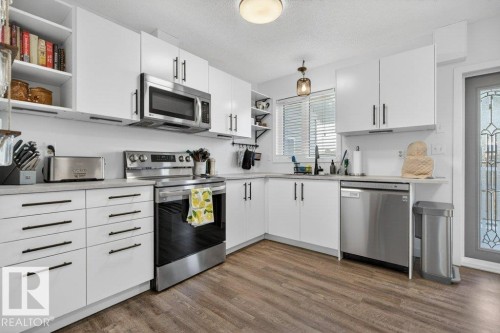 17525 92 Street, Edmonton, AB - Indoor Photo Showing Kitchen With Upgraded Kitchen