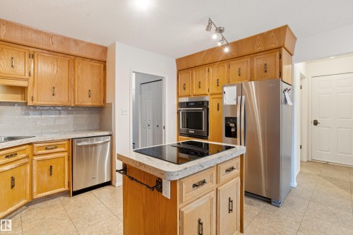 258 Greenoch Crescent, Edmonton, AB - Indoor Photo Showing Kitchen