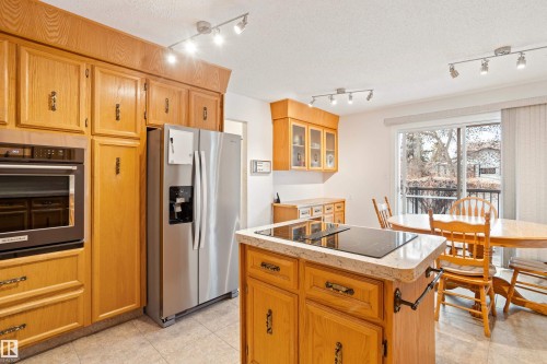 258 Greenoch Crescent, Edmonton, AB - Indoor Photo Showing Kitchen