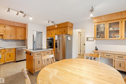 258 Greenoch Crescent, Edmonton, AB - Indoor Photo Showing Kitchen