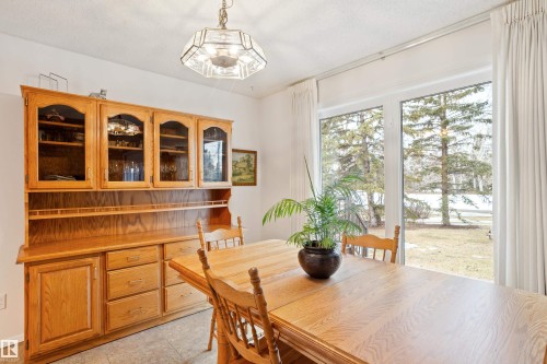 258 Greenoch Crescent, Edmonton, AB - Indoor Photo Showing Dining Room