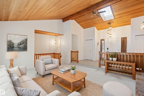 258 Greenoch Crescent, Edmonton, AB - Indoor Photo Showing Living Room