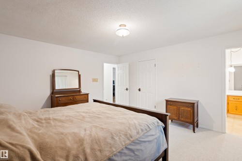 258 Greenoch Crescent, Edmonton, AB - Indoor Photo Showing Bedroom