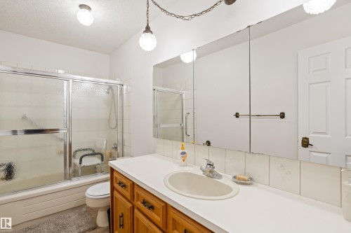 258 Greenoch Crescent, Edmonton, AB - Indoor Photo Showing Bathroom