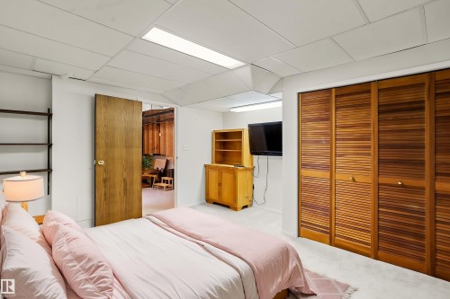258 Greenoch Crescent, Edmonton, AB - Indoor Photo Showing Bedroom
